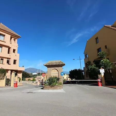 Penthouse In Duquesa Between Marbella And Gibraltar Lägenhet
